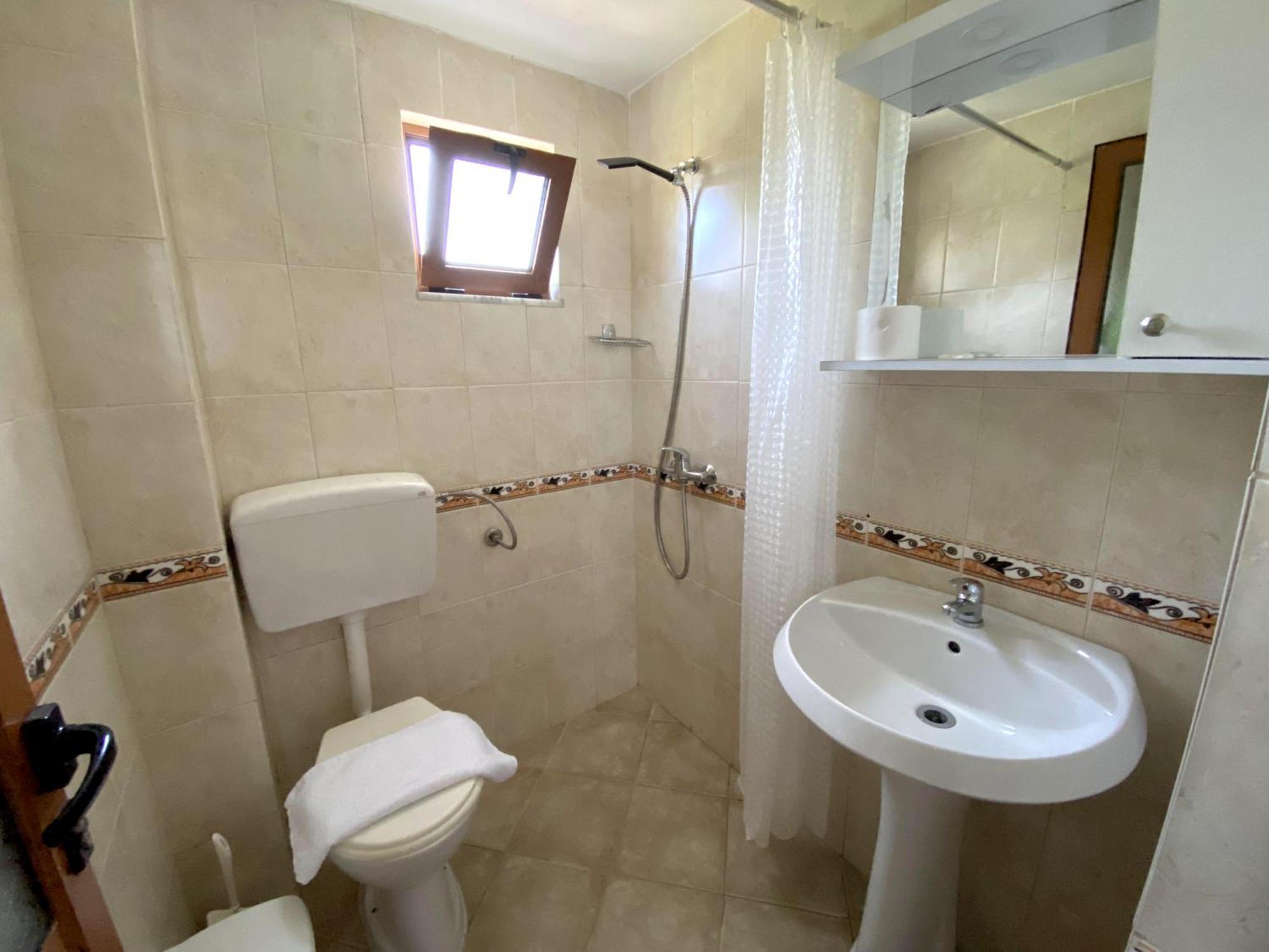 Vlorë Flutura Apartments מראה חיצוני תמונה